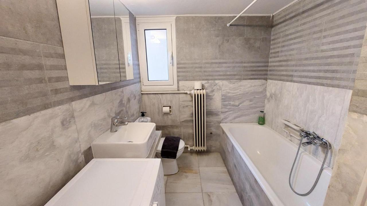 Grand Apartment In Parliament Square Athen Eksteriør bilde
