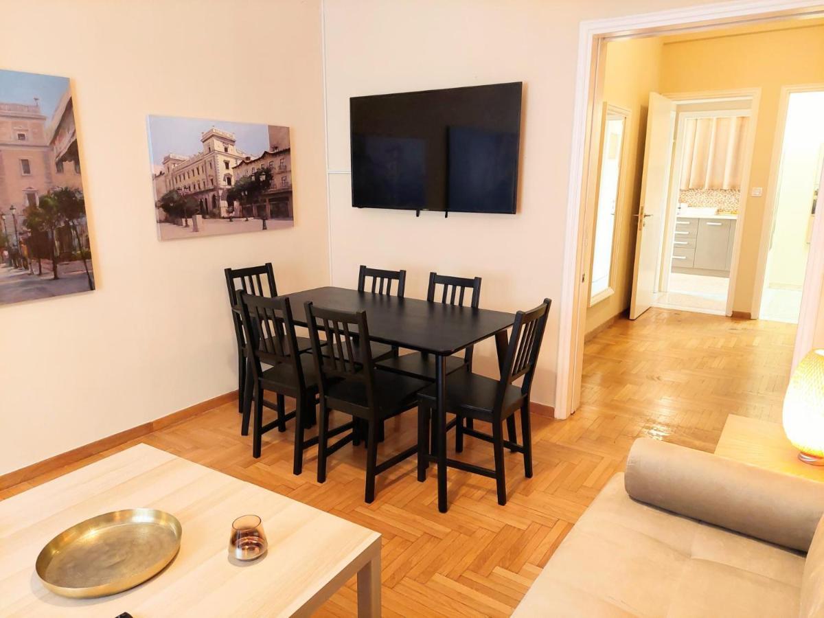 Grand Apartment In Parliament Square Athen Eksteriør bilde