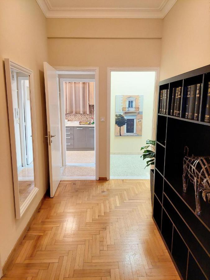 Grand Apartment In Parliament Square Athen Eksteriør bilde