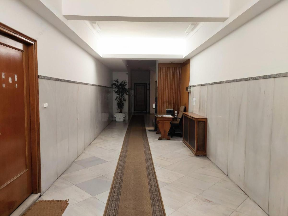 Grand Apartment In Parliament Square Athen Eksteriør bilde