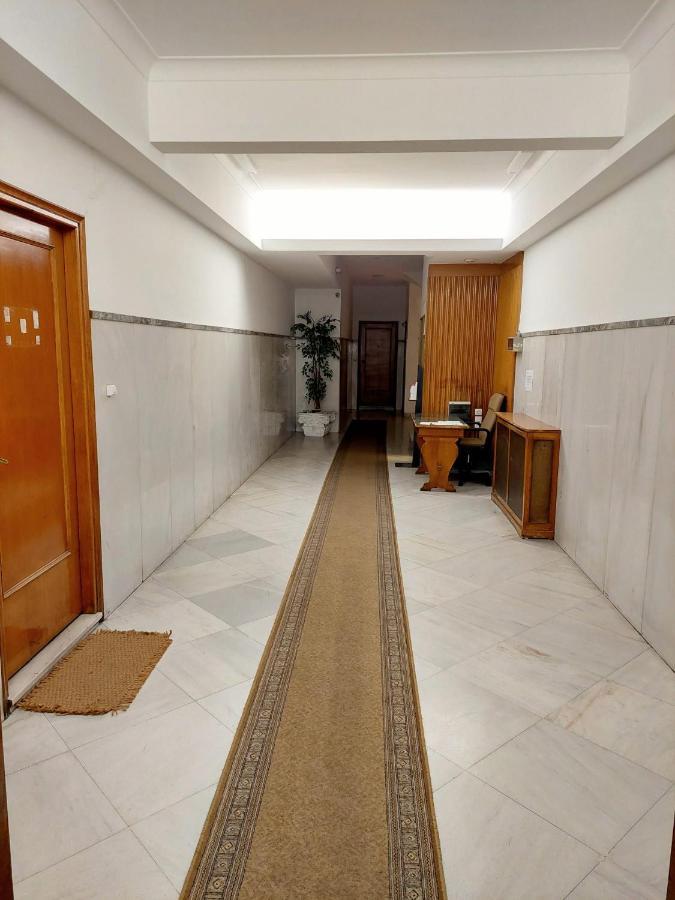Grand Apartment In Parliament Square Athen Eksteriør bilde