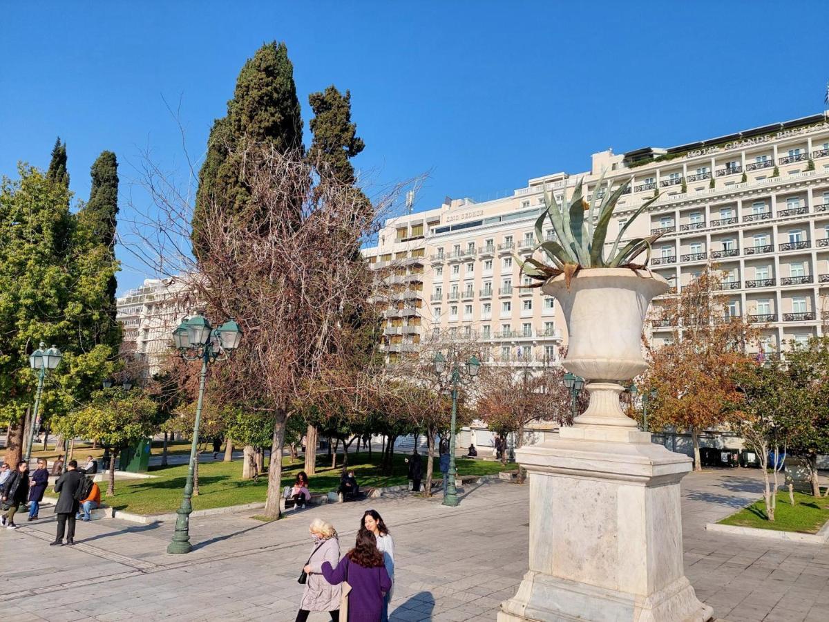 Grand Apartment In Parliament Square Athen Eksteriør bilde