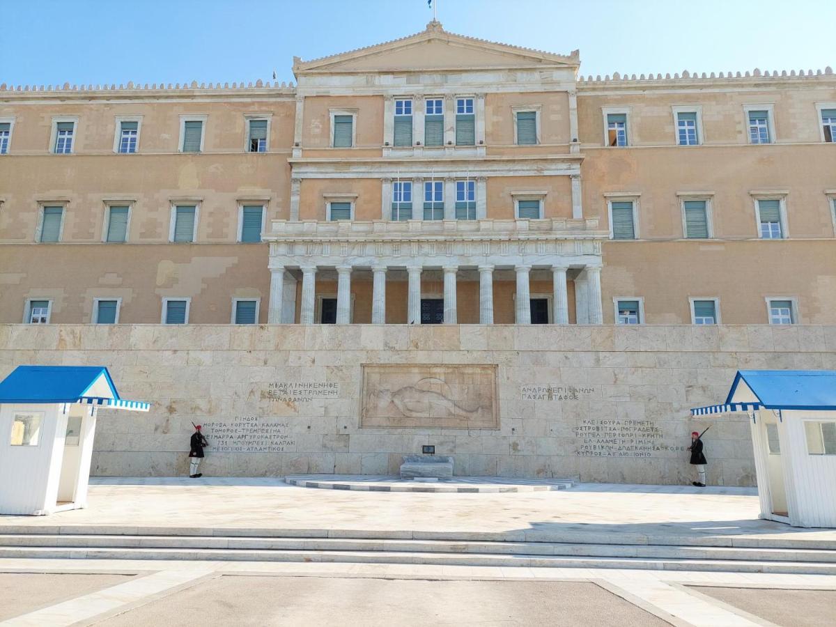 Grand Apartment In Parliament Square Athen Eksteriør bilde