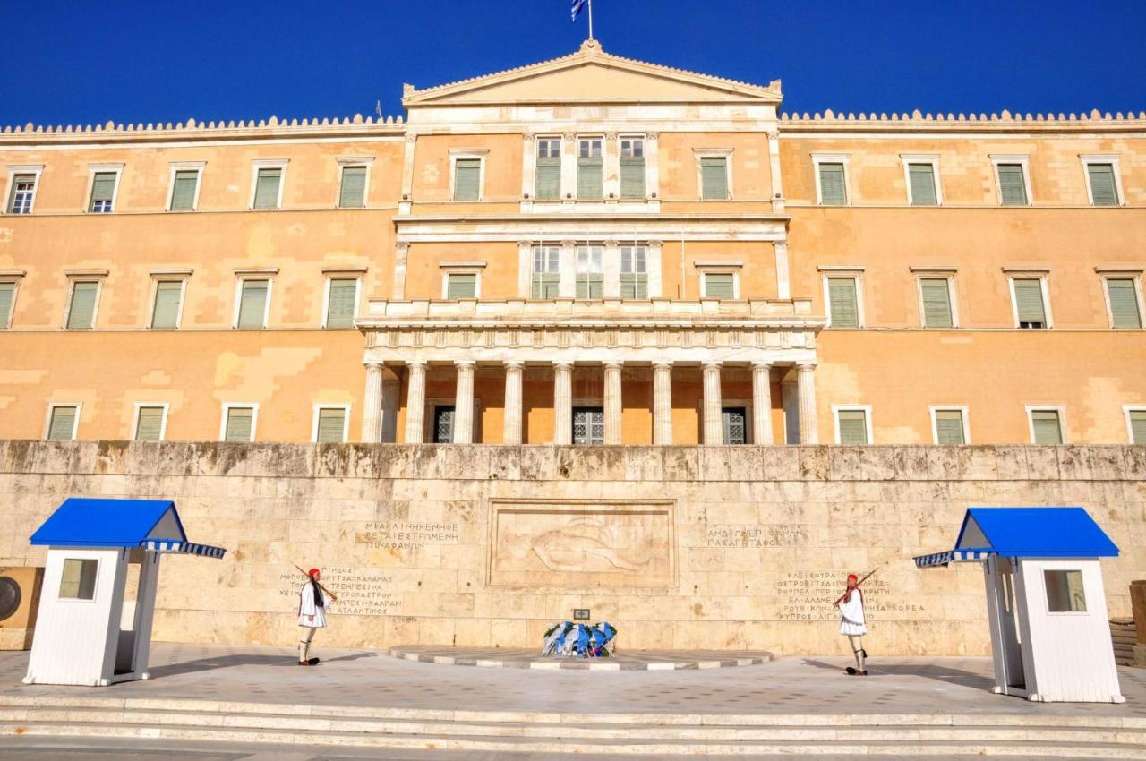 Grand Apartment In Parliament Square Athen Eksteriør bilde